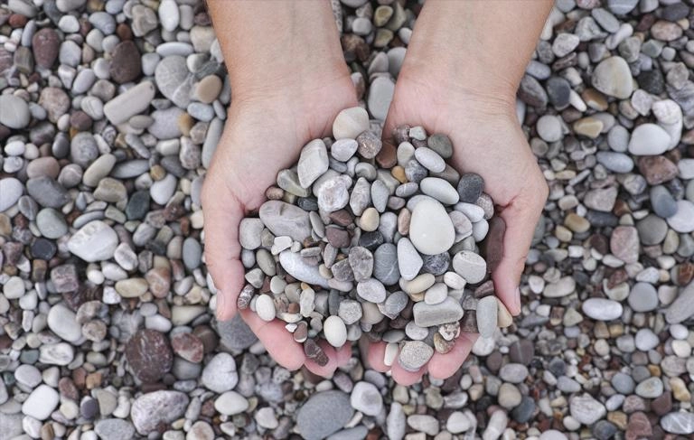 Kamienie w dłoniach